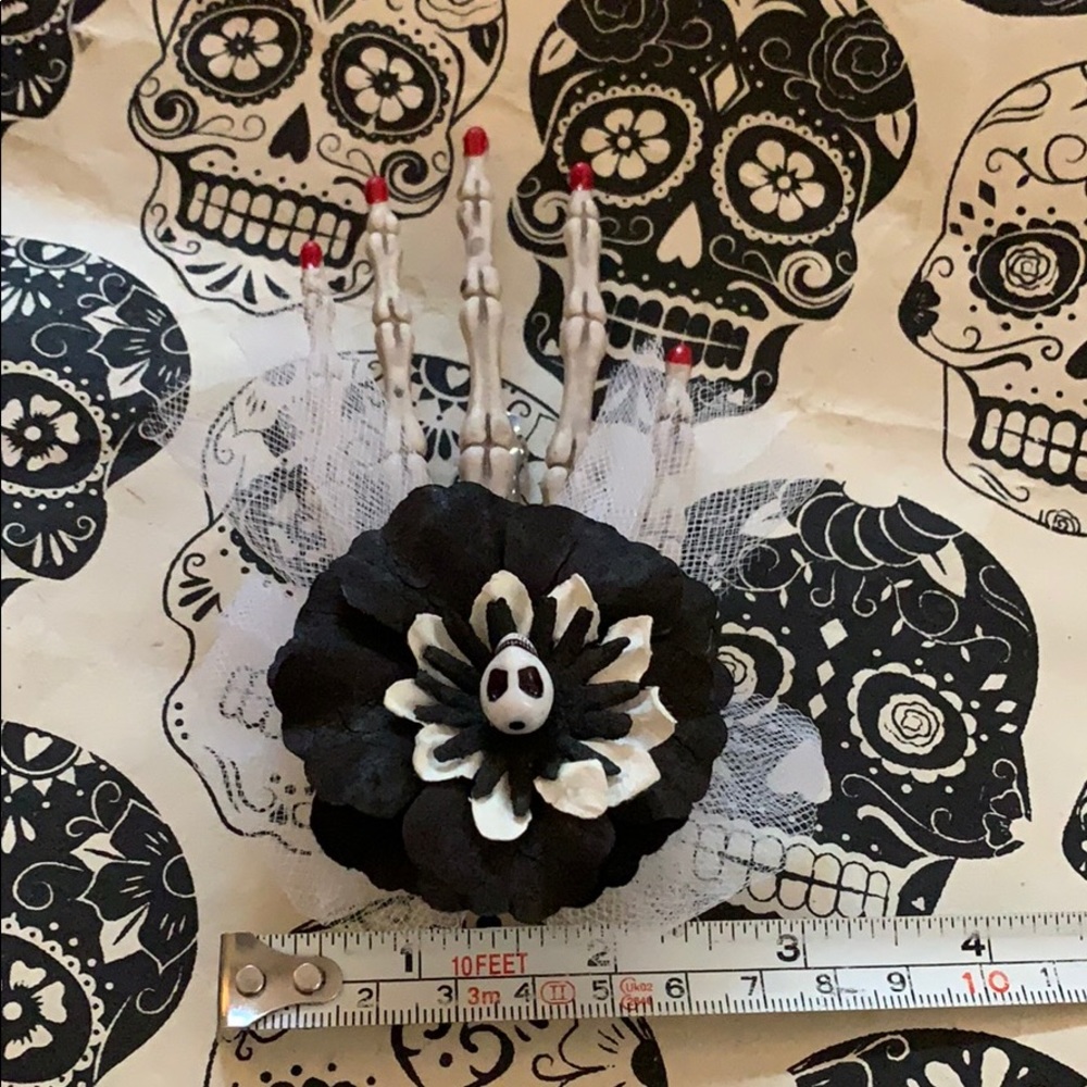 Skeleton hand hair clip skull Halloween accessory Day of Dead Dia de Muertos - Picture 13 of 16